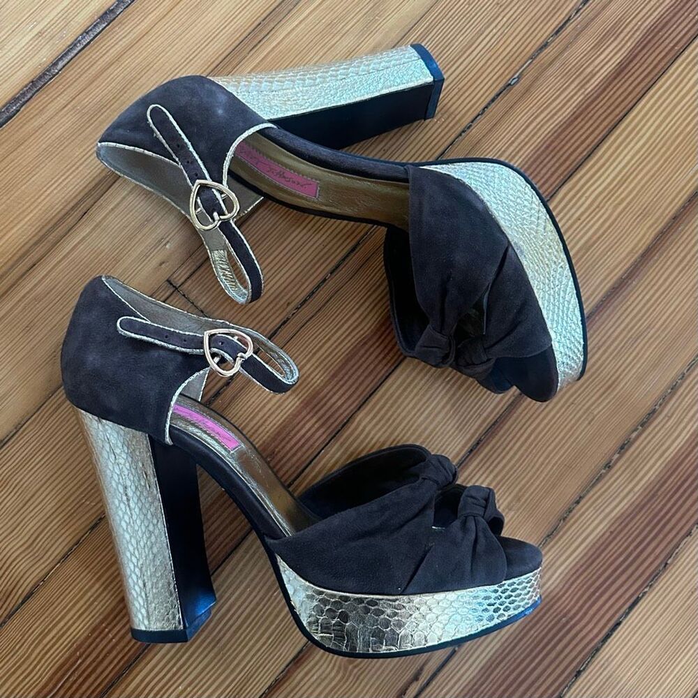Betsey Johnson Vintage Y2K Fanatic Platform Gold Heels in Brown Suede Size 9